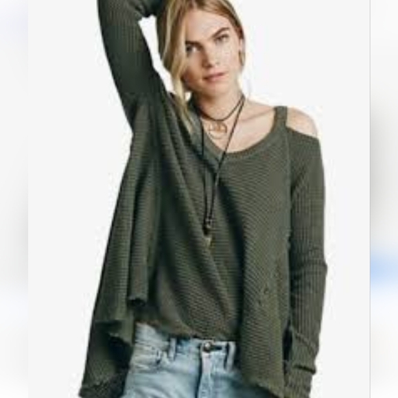 Free People Moonshine Cold Shoulder Sweater in Military Green Size:S | NWOT - Picture 2 of 9